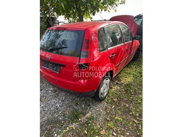 Ford Fiesta 1.3 b 2004. god. -  kompletan auto u delovima