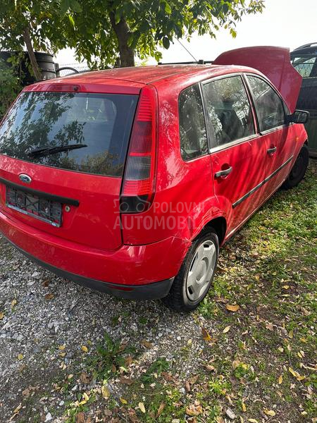 Ford Fiesta 1.3 b 2004. god. -  kompletan auto u delovima