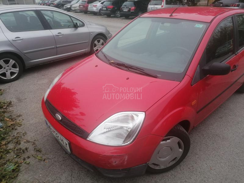 Ford Fiesta 1.3 b 2004. god. -  kompletan auto u delovima