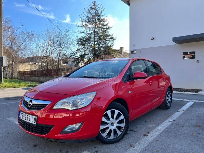 Opel Astra J 