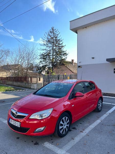 Opel Astra J 