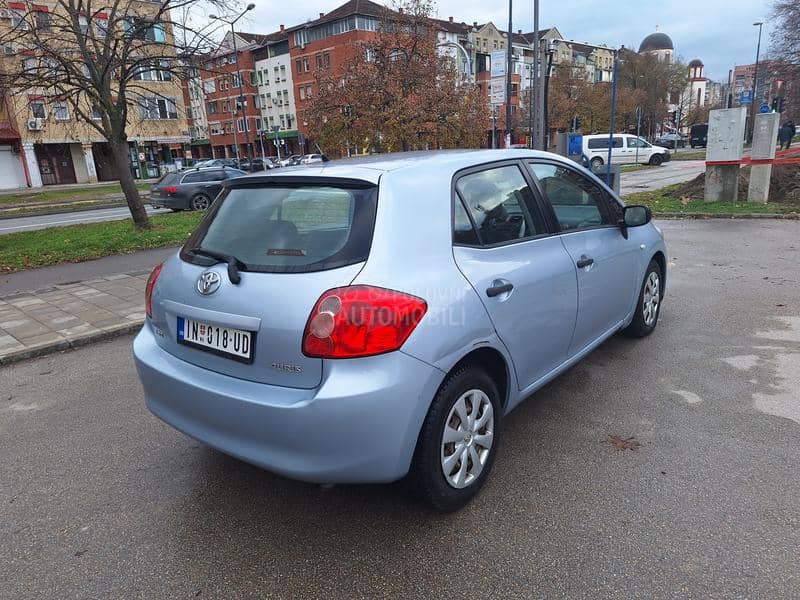 Toyota Auris 1.4b TERRA