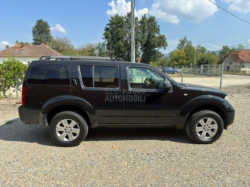 Nissan Pathfinder 2.5 4x4 Aut CH