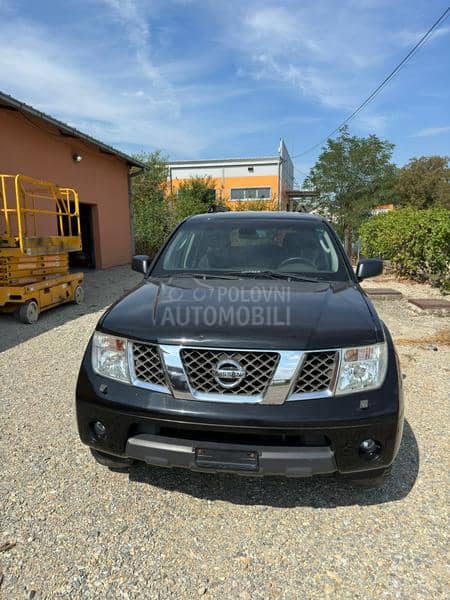 Nissan Pathfinder 2.5 4x4 Aut CH