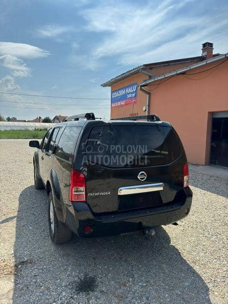 Nissan Pathfinder 2.5 4x4 Aut CH