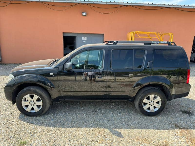 Nissan Pathfinder 2.5 4x4 Aut CH