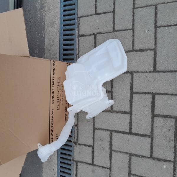 Boca za tecnost brisaca