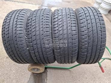 Kumho 215/55 R17 Zimska