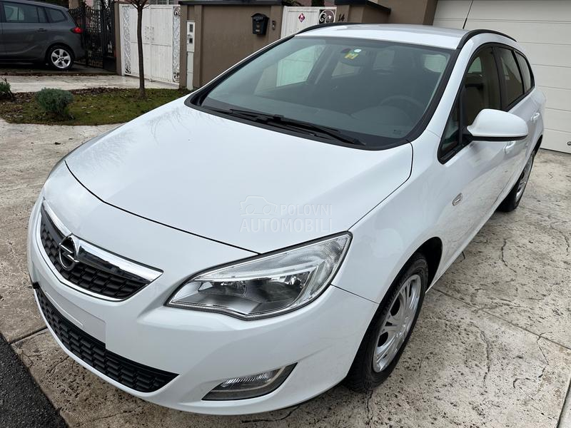 Opel Astra J 1.4 16V ENJOY