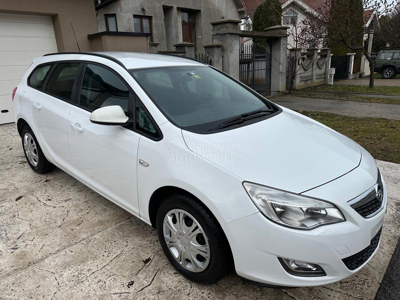 Opel Astra J 1.4 16V ENJOY