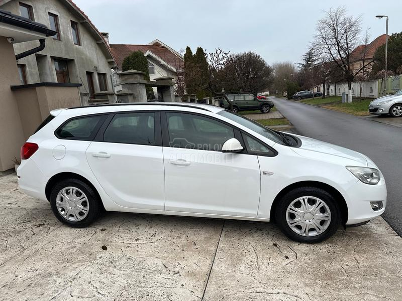 Opel Astra J 1.4 16V ENJOY