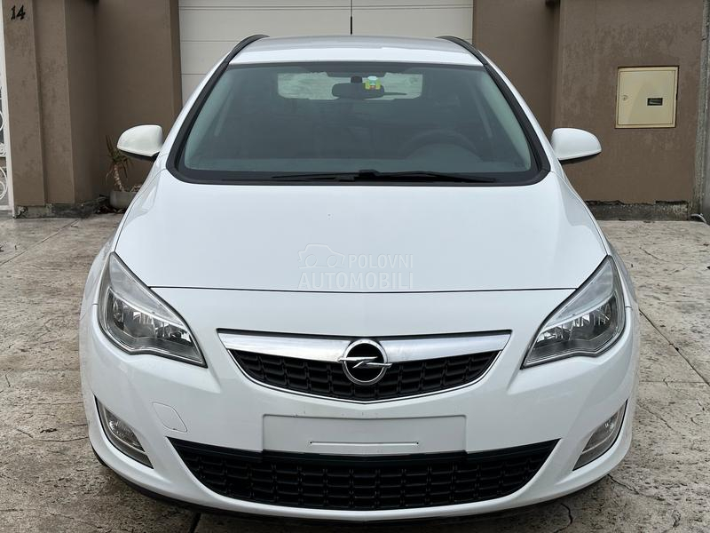 Opel Astra J 1.4 16V ENJOY