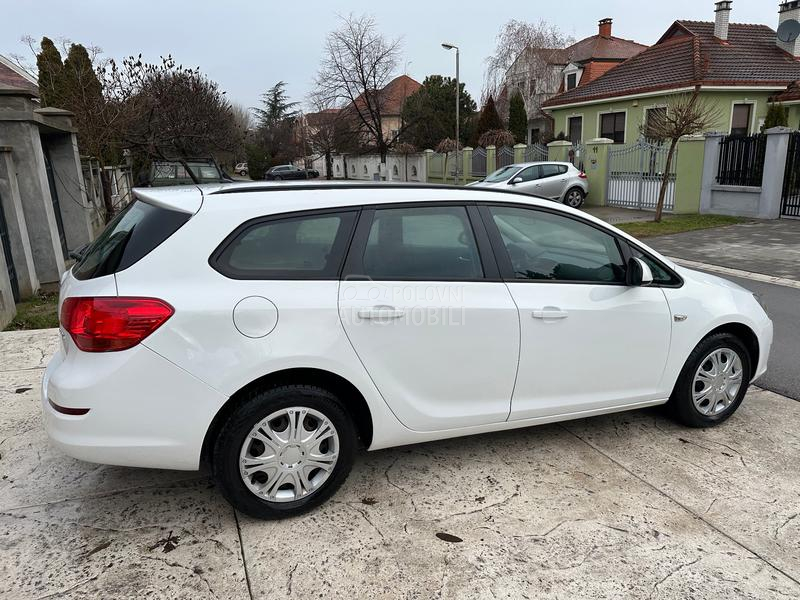 Opel Astra J 1.4 16V ENJOY