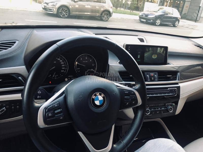 BMW X1 Pano