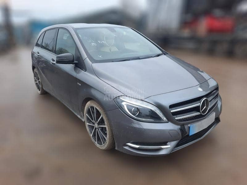 Mercedes Benz B 200 2018 2014. god. -  kompletan auto u delovima