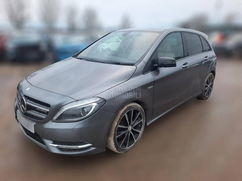 Mercedes Benz B 200 2018 2014. god. -  kompletan auto u delovima