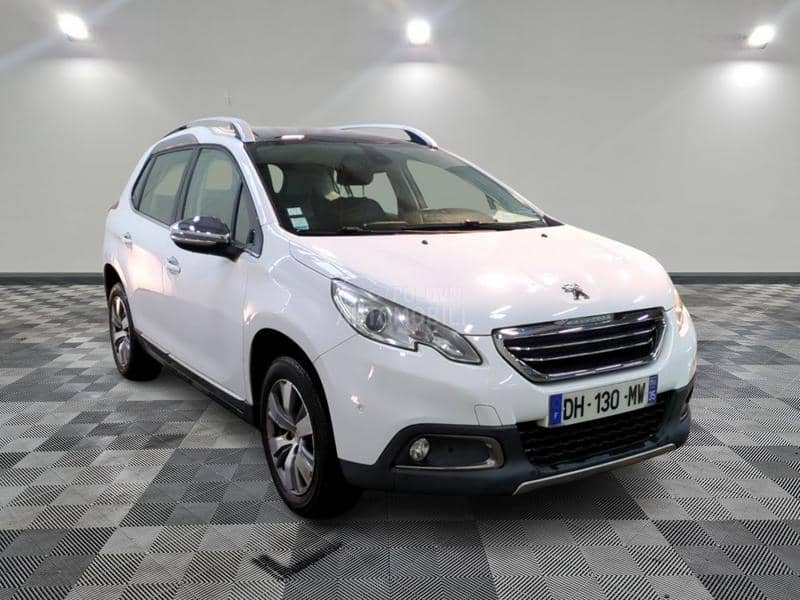 Peugeot 2008 1.2 ALLURE PANO