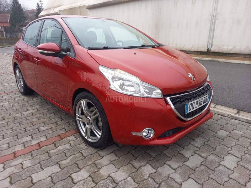 Peugeot 208 