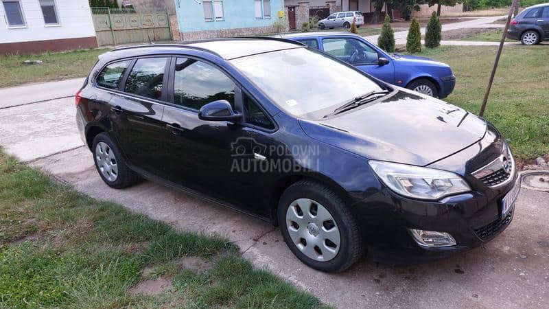 Opel Astra J 