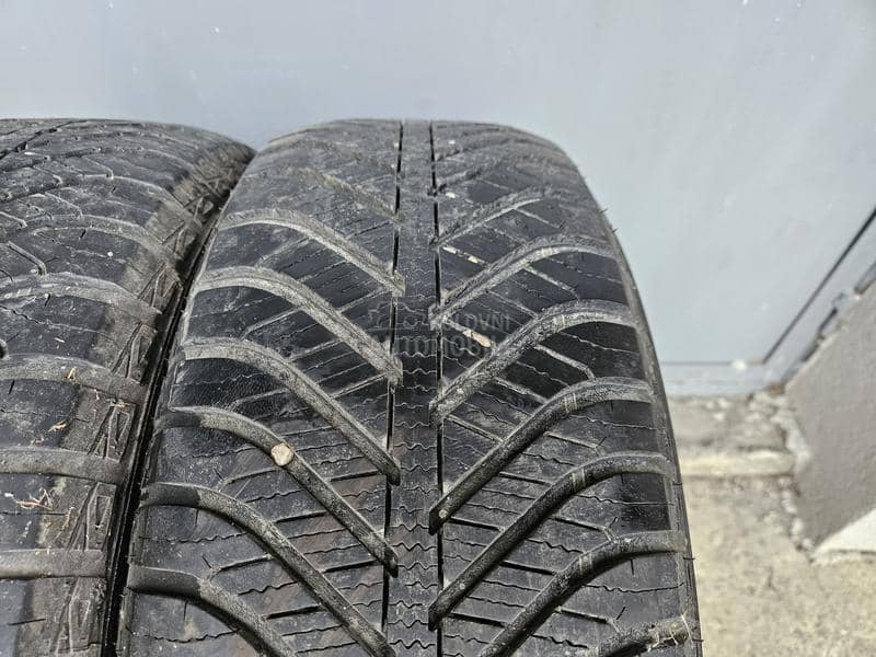 Goodyear 215/60 R17 Zimska