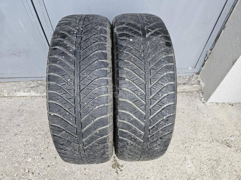 Goodyear 215/60 R17 Zimska