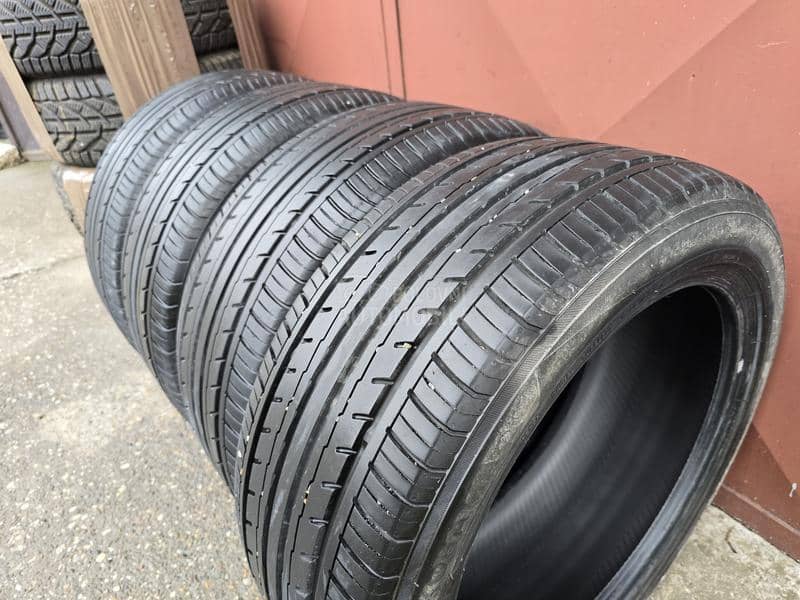 Yokohama 235/45 R17 Letnja