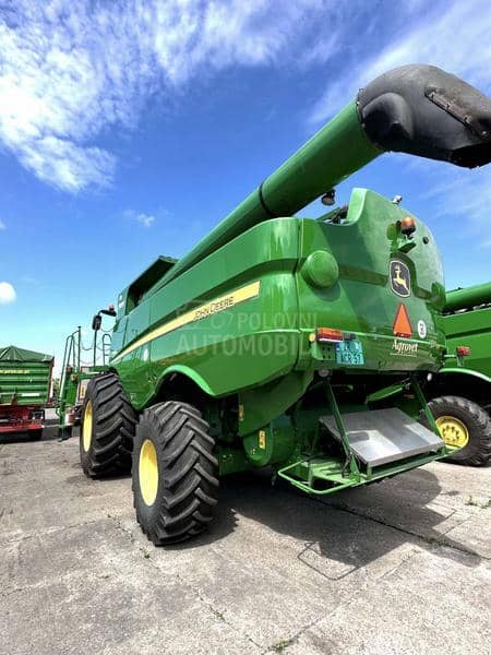 John Deere S670