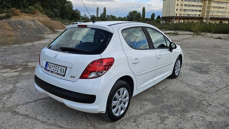 Peugeot 207 1.4 8v M.ETAN