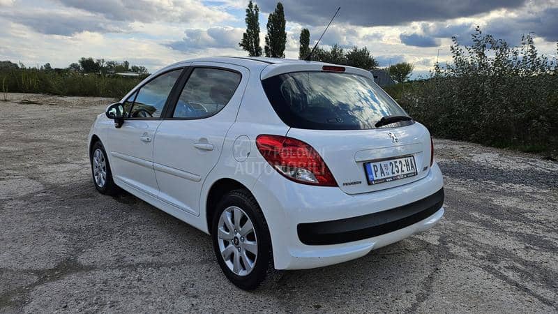 Peugeot 207 1.4 8v M.ETAN