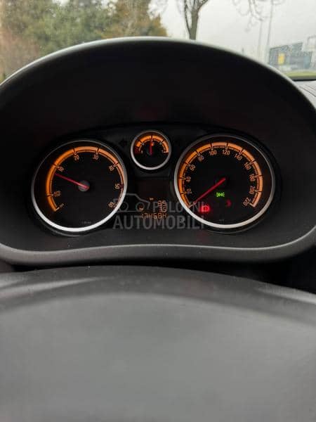 Opel Corsa D 1.3CDTI//0DLIČNA//