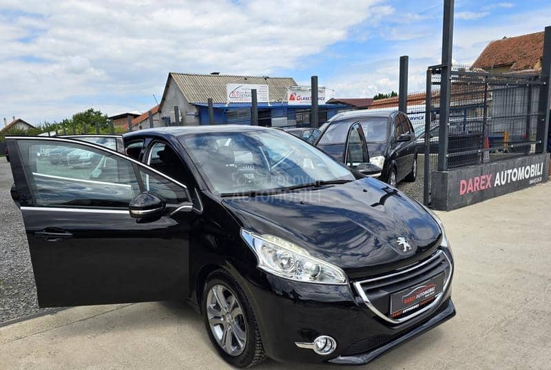 Peugeot 208 1.2 B N.A.V.I