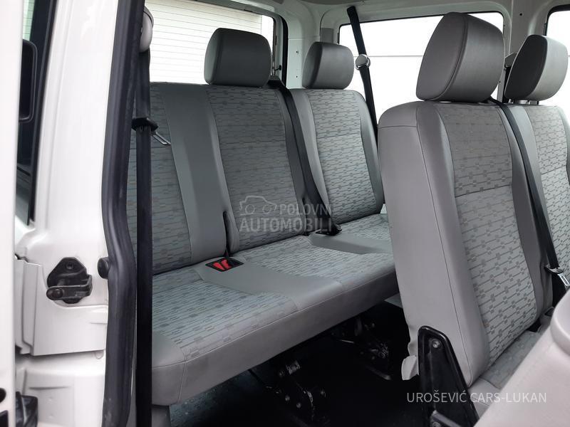 Volkswagen Transporter T5 9 mesta 4Motion CH