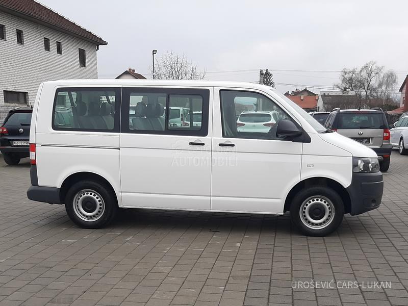 Volkswagen Transporter T5 9 mesta 4Motion CH