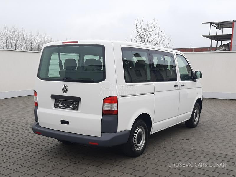 Volkswagen Transporter T5 9 mesta 4Motion CH