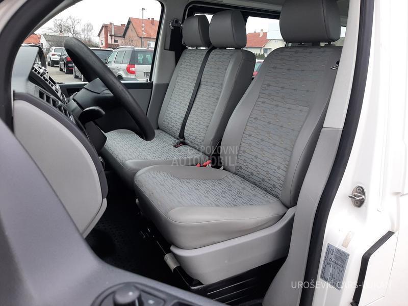 Volkswagen Transporter T5 9 mesta 4Motion CH