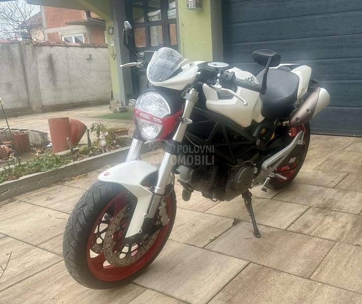 Ducati MONSTER 696 ABS