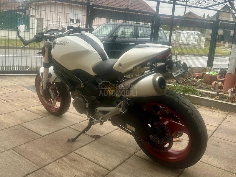 Ducati MONSTER 696 ABS
