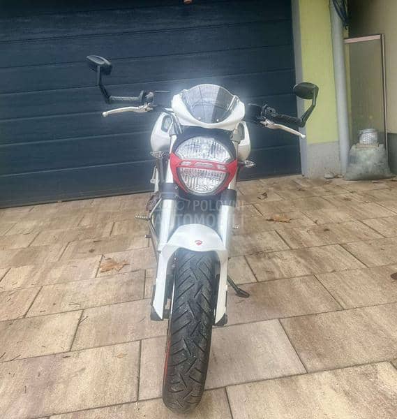 Ducati MONSTER 696 ABS