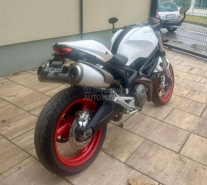 Ducati MONSTER 696 ABS