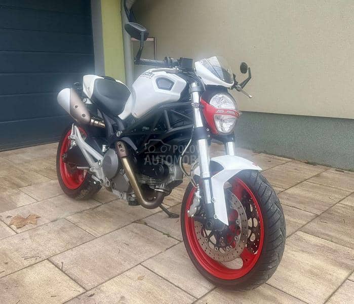 Ducati MONSTER 696 ABS