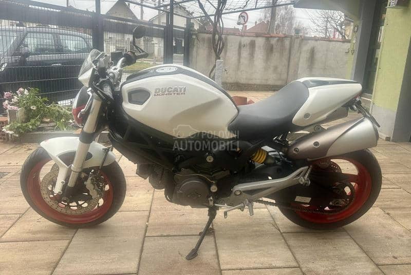 Ducati MONSTER 696 ABS