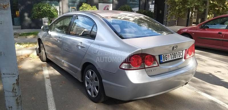 Honda Civic 1.8 4D LS