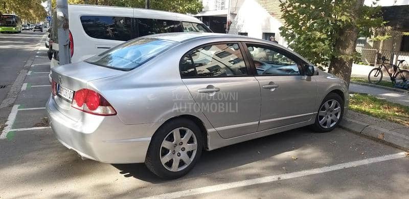 Honda Civic 1.8 4D LS