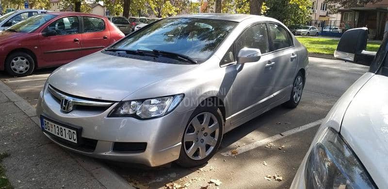 Honda Civic 1.8 4D LS