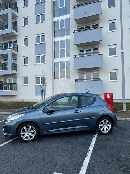 Peugeot 207 1.6i