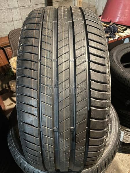 Bridgestone 245/45 R18 Letnja