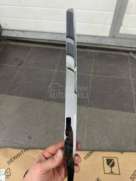 Lajsna zadnjeg branika