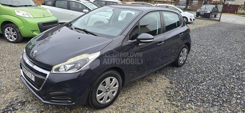 Peugeot 208 1.0 b  123 000 k m