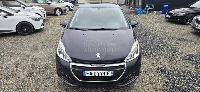 Peugeot 208 1.0 b  123 000 k m