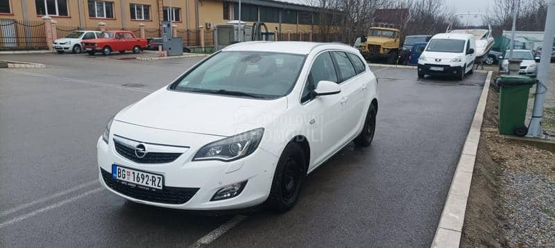 Opel Astra J 1.6 t  sport turer